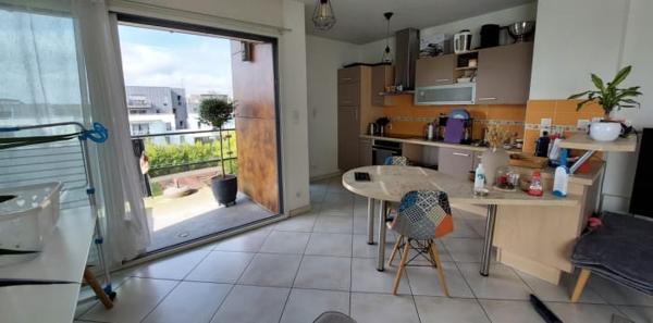 Appartement t3 avec grande terrasse et parking privatif