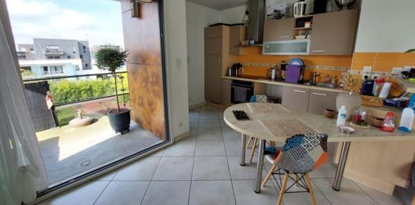 Appartement t3 avec grande terrasse et parking privatif