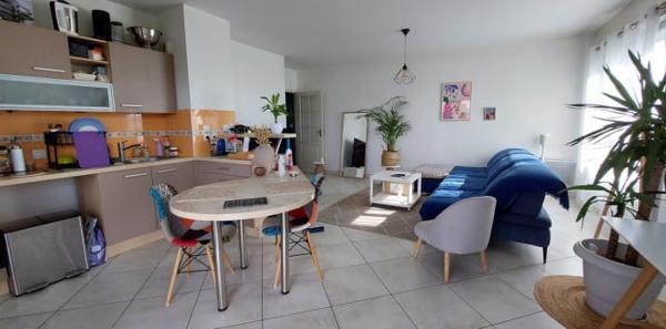 Appartement t3 avec grande terrasse et parking privatif