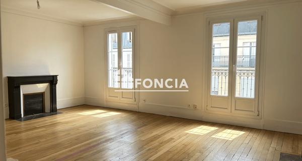 Location Appartement 3 pièces 75.4 m² - Paris 75012