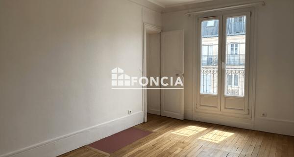 Location Appartement 3 pièces 75.4 m² - Paris 75012