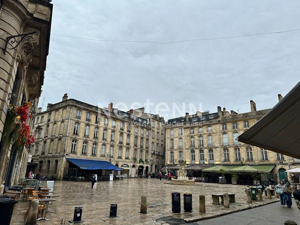 Quartier St Pierre FDC Petite restauration avec Terrasse