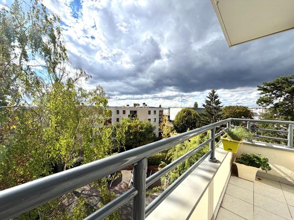 Appartement 3 pièces - balcon - parking - cave