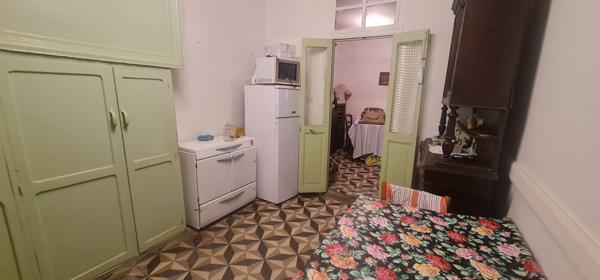 Maison de ville - à rénover entièrement - tout à l'égout - 4 niveaux dont garage et pièces voûtées - bon toit Largentière (07110)