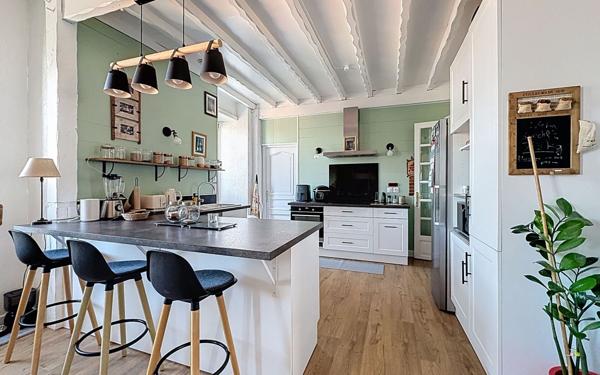 Appartement à vendre    6 pièces • 188,28 m2 Pau