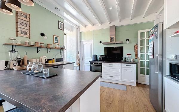Appartement à vendre    6 pièces • 188,28 m2 Pau