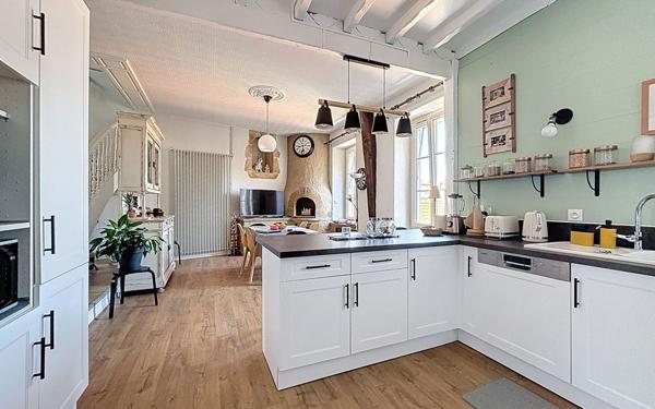 Appartement à vendre    6 pièces • 188,28 m2 Pau