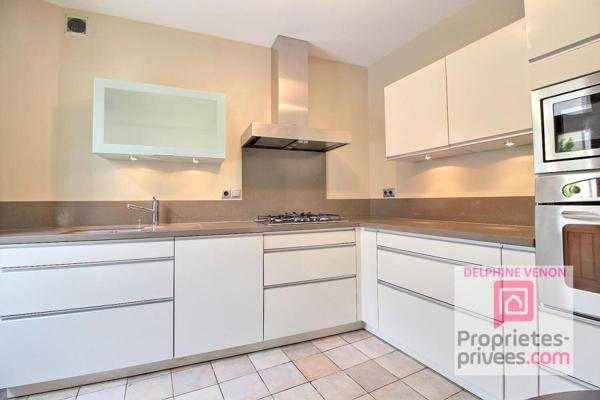 Maison de 200 m²  avec vie en plain pied + grange et cave voutée sur un terrain de 525 m² en hypercentre de Châteauneuf sur Loire