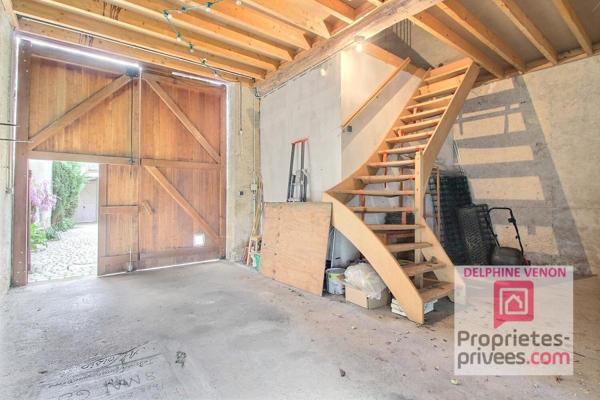 Maison de 200 m²  avec vie en plain pied + grange et cave voutée sur un terrain de 525 m² en hypercentre de Châteauneuf sur Loire