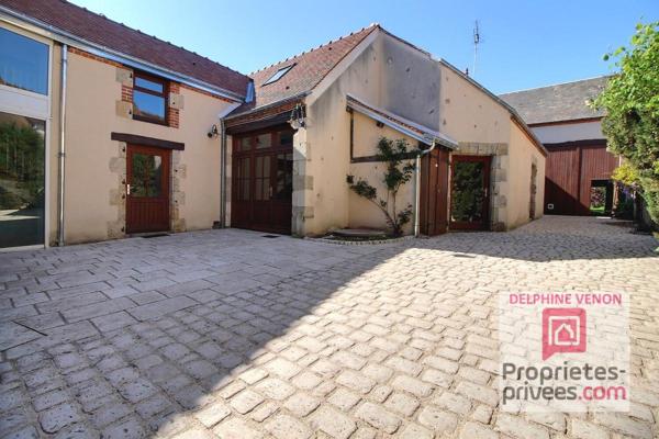 Maison de 200 m²  avec vie en plain pied + grange et cave voutée sur un terrain de 525 m² en hypercentre de Châteauneuf sur Loire