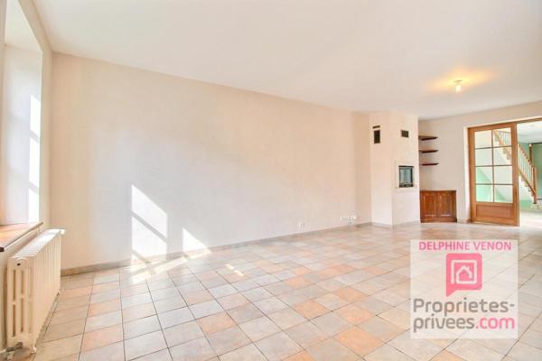 Maison de 200 m²  avec vie en plain pied + grange et cave voutée sur un terrain de 525 m² en hypercentre de Châteauneuf sur Loire