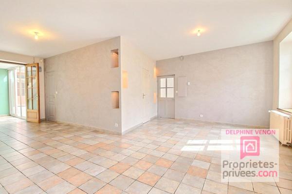 Maison de 200 m²  avec vie en plain pied + grange et cave voutée sur un terrain de 525 m² en hypercentre de Châteauneuf sur Loire