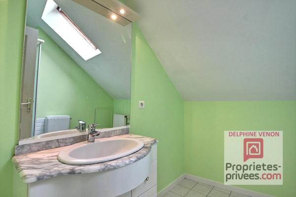 Maison de 200 m²  avec vie en plain pied + grange et cave voutée sur un terrain de 525 m² en hypercentre de Châteauneuf sur Loire