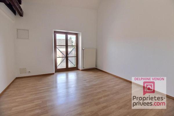 Maison de 200 m²  avec vie en plain pied + grange et cave voutée sur un terrain de 525 m² en hypercentre de Châteauneuf sur Loire