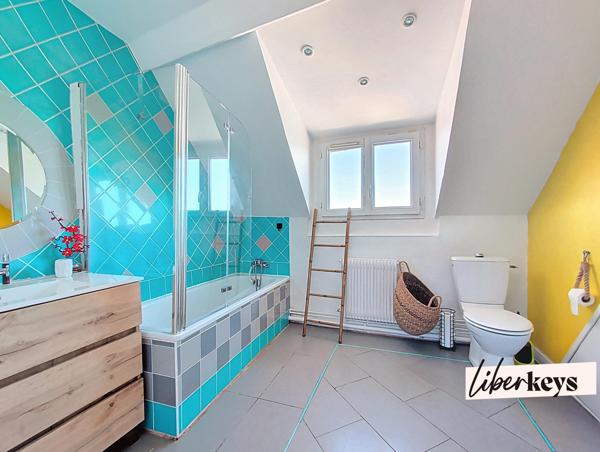 Maison de ville clé en main, 4 chambres, jardin et garage en centre de CONCHES EN OUCHE