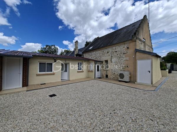 🏡 COUP DE CŒUR À CUISE-LA-MOTTE – CHARME DE LA PIERRE ET CONFORT MODERNE 🏡

À la recherche d'une maison familiale pleine de caractère où vous n'aurez plus qu'à poser vos valises ? Cette charmante maison en pierre semi-mitoyenne de 110 m² habitables, édifiée sur un terrain clos et arboré de 900 m², saura vous séduire par ses volumes, sa fonctionnalité et ses prestations de qualité.

✨ Une vie de plain-pied possible

Au rez-de-chaussée, l'entrée s'ouvre sur une chaleureuse pièce de vie avec sa cuisine aménagée et équipée, idéale pour partager de beaux moments en famille. Vous y trouverez également une chambre ainsi qu'une salle d'eau avec WC.

Dans le prolongement, un second accès indépendant dessert une buanderie et un espace comprenant une chambre, une salle d'eau avec WC.
Un véritable atout offrant de multiples possibilités : studio indépendant, espace pour recevoir famille et amis, activité professionnelle ou logement pour un adolescent.

À l'étage, un palier distribue deux chambres ainsi qu'une pièce supplémentaire pouvant être aménagée en chambre d'enfant, bureau ou dressing selon vos besoins.

🌳 Côté extérieur, vous profiterez d'un agréable terrain de 900 m², de trois garages et d'une magnifique cave voûtée en pierre, apportant tout le charme de l'ancien.

⭐ Les atouts qui font la différence :
✔ DPE B
✔ Pompe à chaleur
✔ Fenêtres PVC double vitrage
✔ Portail électrique
✔ Aucun travaux à prévoir
✔ Vie de plain-pied
✔ Possibilité de 5 chambres
✔ Espace indépendant idéal pour un studio ou une activité libérale
✔ Trois garages
✔ Charme authentique de la pierre

Une maison rare sur le secteur, alliant cachet, confort et nombreuses possibilités d'aménagement.

📞 Une visite s'impose pour découvrir tout le potentiel de cette belle demeure !