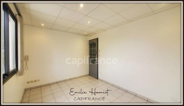 Local professionnel 11.20m² - Lamentin Place d'Armes