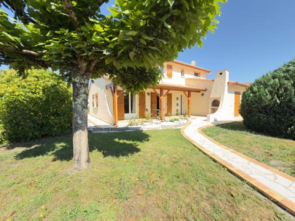 Cestas Bourg – Maison familiale 142 m², 5 chambres, jardin 895 m², garage 35 m², à deux pas des écoles et commerces.