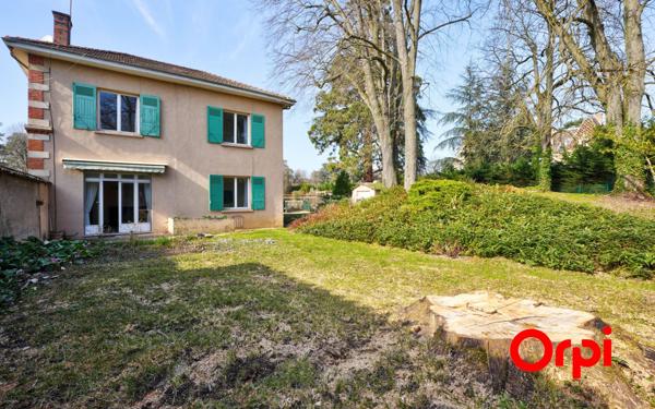 Maison à vendre    6 pièces • 147,59 m2 Écully