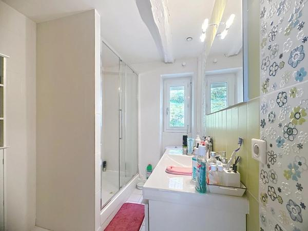 Maison avec 5 chambres spacieuse .