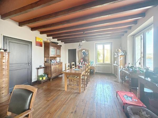 Maison avec 5 chambres spacieuse .