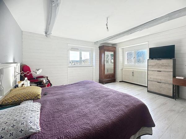 Maison avec 5 chambres spacieuse .