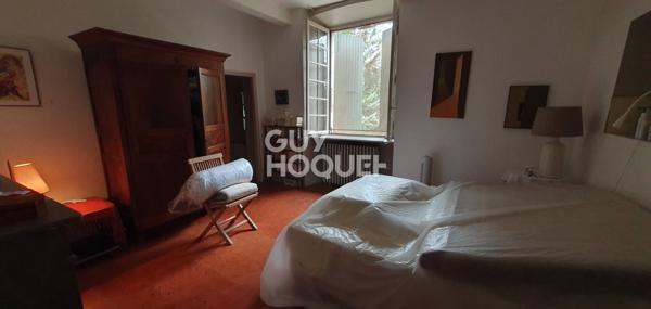 Maison d'exception avec garages, cave, local indépendant et parc arboré