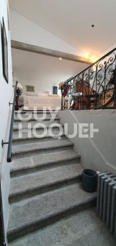 Maison d'exception avec garages, cave, local indépendant et parc arboré