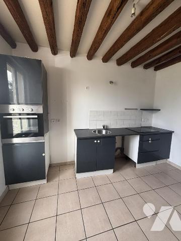 MONTREUIL L'ARGILLE BELLE MAISON BRIQUS ET PIERRES DE 76m²
