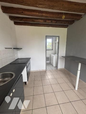 MONTREUIL L'ARGILLE BELLE MAISON BRIQUS ET PIERRES DE 76m²