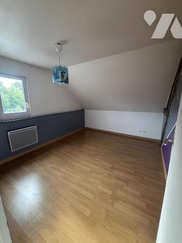 MONTREUIL L'ARGILLE BELLE MAISON BRIQUS ET PIERRES DE 76m²