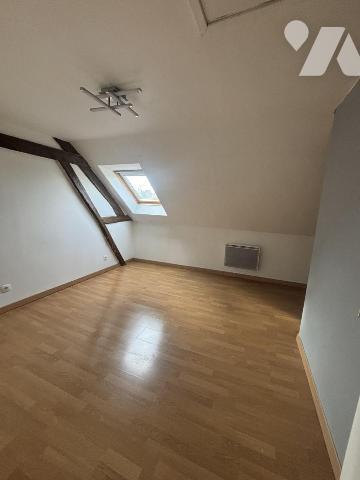 MONTREUIL L'ARGILLE BELLE MAISON BRIQUS ET PIERRES DE 76m²
