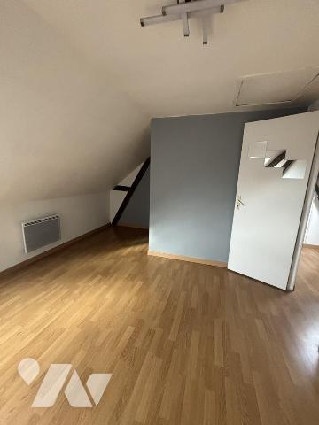 MONTREUIL L'ARGILLE BELLE MAISON BRIQUS ET PIERRES DE 76m²
