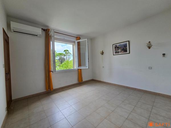 Maison 225 m2 - 6 chambres - 1490 m2