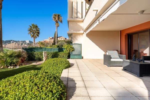 Appartement à vendre 4 pièces MARSEILLE 8EME ARRONDISSEMENT (13) - Résidence de standing – Château Borély – Garage double – 150 m2 d’extérieurs – Rez-de-jardin – Ascenseur – Sécurisée – Proche plages