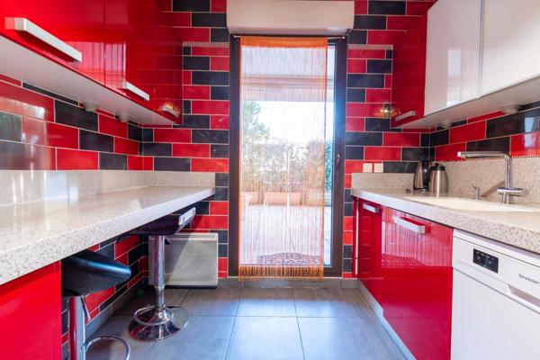 Appartement à vendre 4 pièces MARSEILLE 8EME ARRONDISSEMENT (13) - Résidence de standing – Château Borély – Garage double – 150 m2 d’extérieurs – Rez-de-jardin – Ascenseur – Sécurisée – Proche plages