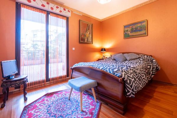 Appartement à vendre 4 pièces MARSEILLE 8EME ARRONDISSEMENT (13) - Résidence de standing – Château Borély – Garage double – 150 m2 d’extérieurs – Rez-de-jardin – Ascenseur – Sécurisée – Proche plages