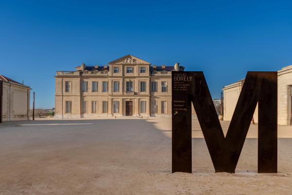 Appartement à vendre 4 pièces MARSEILLE 8EME ARRONDISSEMENT (13) - Résidence de standing – Château Borély – Garage double – 150 m2 d’extérieurs – Rez-de-jardin – Ascenseur – Sécurisée – Proche plages