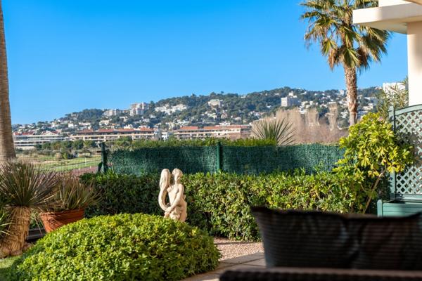 Appartement à vendre 4 pièces MARSEILLE 8EME ARRONDISSEMENT (13) - Résidence de standing – Château Borély – Garage double – 150 m2 d’extérieurs – Rez-de-jardin – Ascenseur – Sécurisée – Proche plages