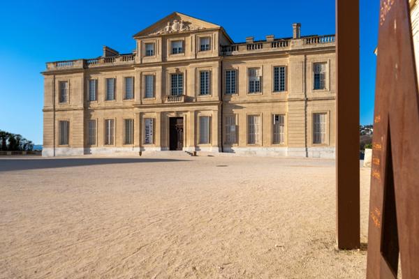 Appartement à vendre 4 pièces MARSEILLE 8EME ARRONDISSEMENT (13) - Résidence de standing – Château Borély – Garage double – 150 m2 d’extérieurs – Rez-de-jardin – Ascenseur – Sécurisée – Proche plages