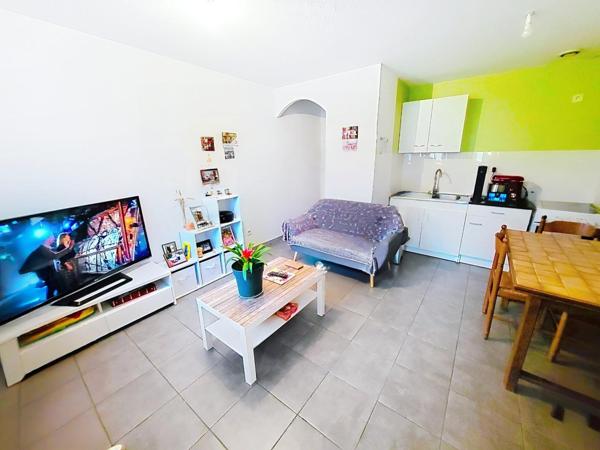 Au coeur de MORESTEL, APPARTEMENT T2 de 29,89 m² avec Cour privée & Place de parking Loué