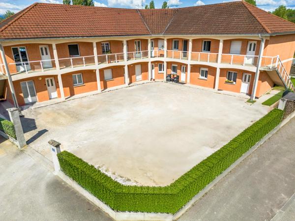 Au coeur de MORESTEL, APPARTEMENT T2 de 29,89 m² avec Cour privée & Place de parking Loué