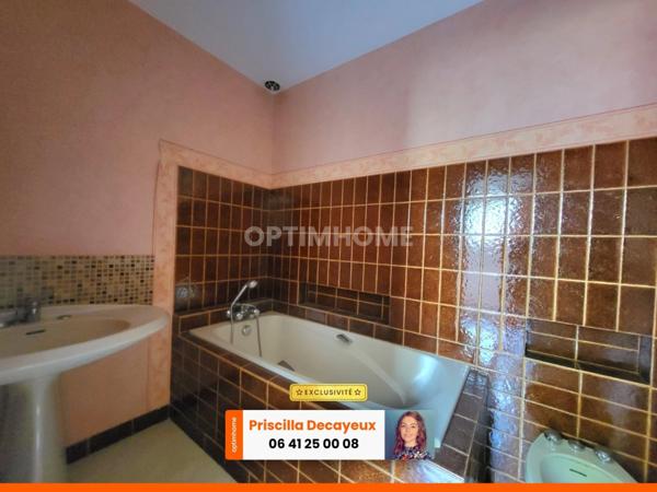 Ensemble immobilier à rénover - 2 maisons individuelles - terrain - 82 000€