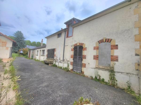 Ensemble immobilier à rénover - 2 maisons individuelles - terrain - 82 000€
