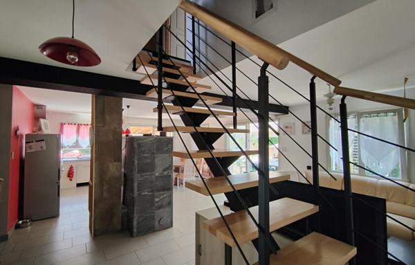 Charmante maison 8 pièces 151m2 (121m2 carrez) sur jardin clos de 800m2 avec garage, grenier et terrasse