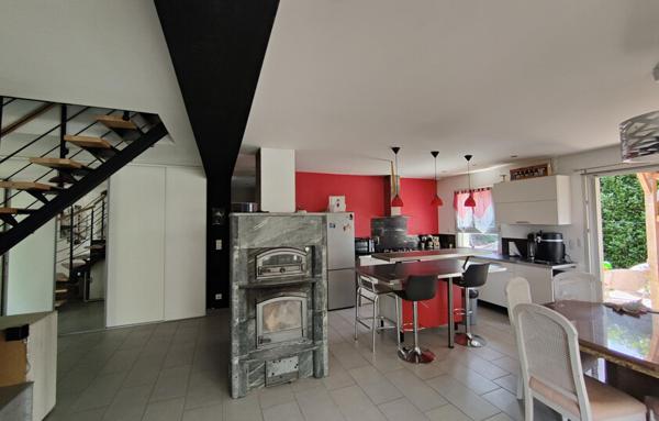 Charmante maison 8 pièces 151m2 (121m2 carrez) sur jardin clos de 800m2 avec garage, grenier et terrasse