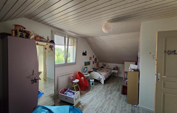 Charmante maison 8 pièces 151m2 (121m2 carrez) sur jardin clos de 800m2 avec garage, grenier et terrasse