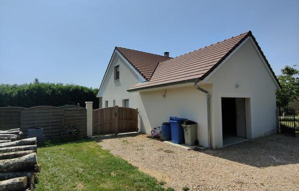 Charmante maison 8 pièces 151m2 (121m2 carrez) sur jardin clos de 800m2 avec garage, grenier et terrasse