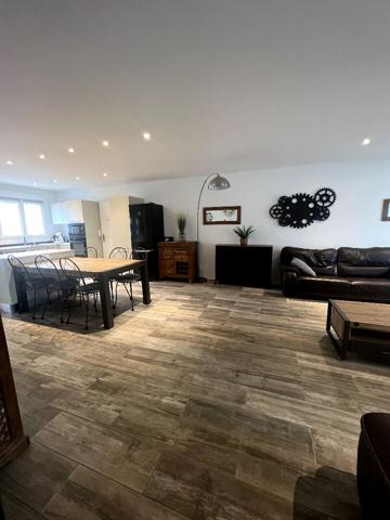 33560 CARBON BLANC Maison Carbon Blanc 4 pièce(s) renové avec gout et logement indépendant