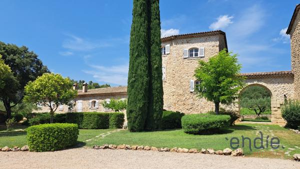 LORGUES appartement F4 Chateau de Mappe